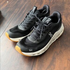 On Running Women’s Black and Tan Sneakers